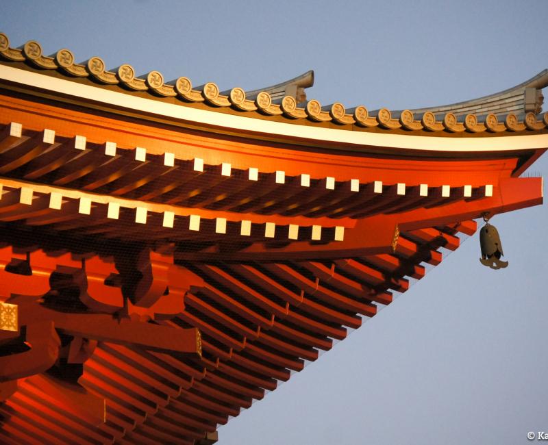 Senso-ji (Asakusa, Tokyo), Swastika on a Buddhist temple roof