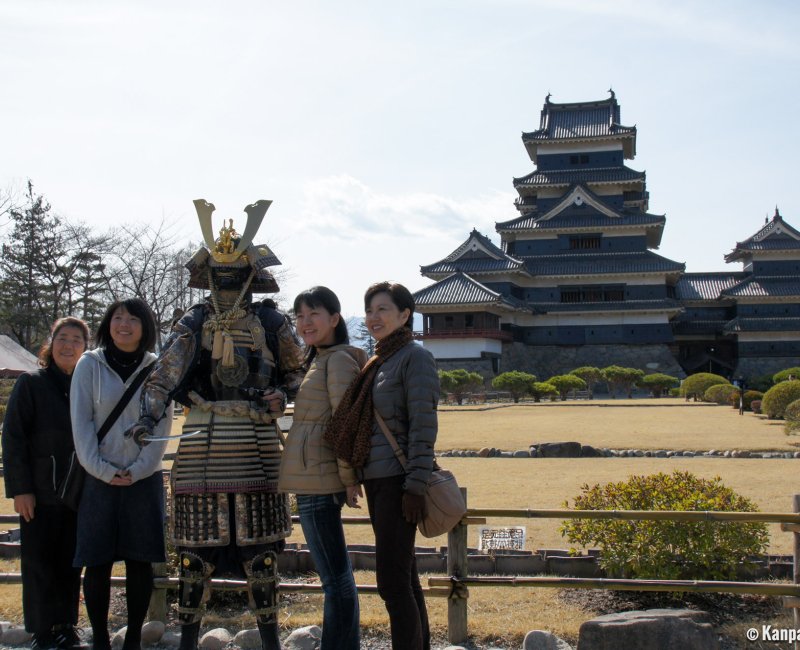 Matsumoto (Nagano), View on the Castle during a photo shoot with a samurai