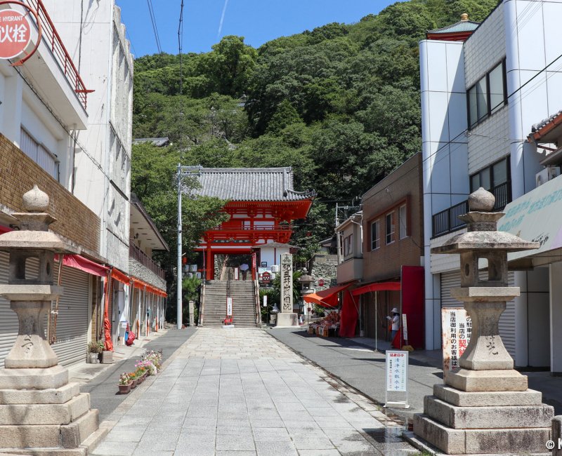Entrance of the Kimii-dera in Wakayama Entrance of the Kimii-dera in Wakayama