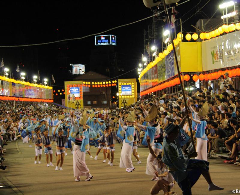 Awa-odori Festival in Tokushima (Shikoku), Dancers and spectators