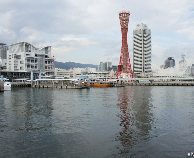 Kobe (Hyogo), View on the Kobe Port Tower and the port's facilities Kobe (Hyogo), View on the Kobe Port Tower and the port's facilities