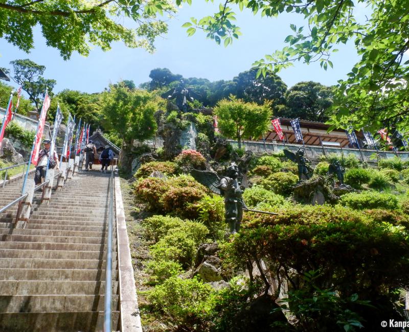 Kamakura, Starting point of Tenen Hiking Trail after Kencho-ji Kamakura, Starting point of Tenen Hiking Trail after Kencho-ji