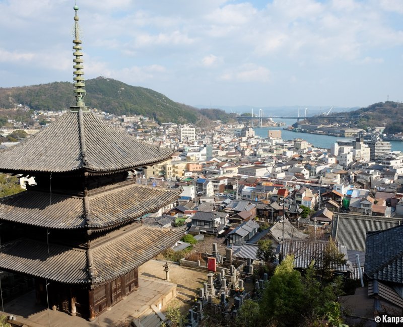 Onomichi (Hiroshima), Tenneiji pagoda on the Temple Walk and view on the Seto Inland Sea