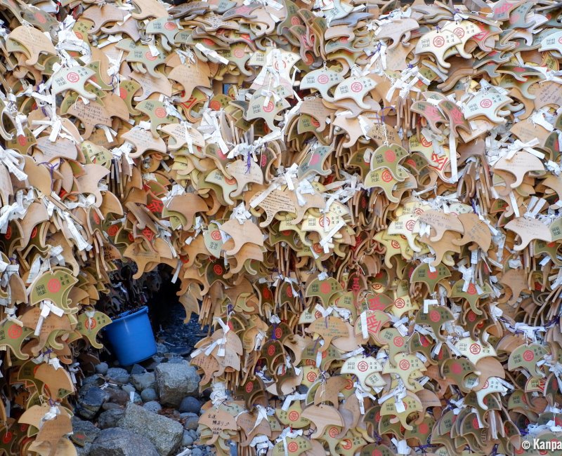 Mikane-jinja (Kyoto), Ginkgo biloba leave-shaped ema plates