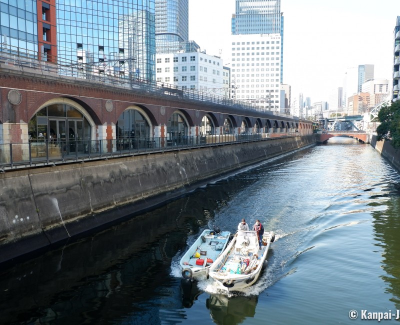 mAAch ecute Kanda Manseibashi (Tokyo), Kanda river and shopping center mAAch ecute Kanda Manseibashi (Tokyo), Kanda river and shopping center