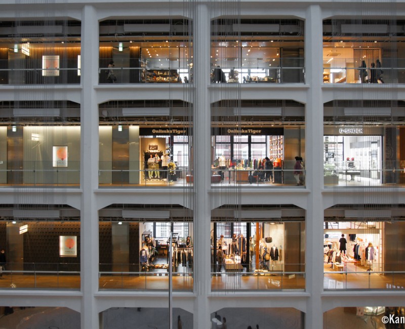 Kitte Marunouchi, View on the shops and the building's structure Kitte Marunouchi, View on the shops and the building's structure