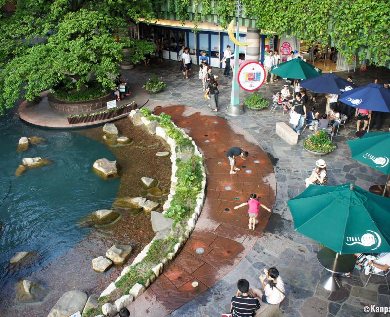 Canal City Hakata (Fukuoka), View on the water stream 3 Canal City Hakata (Fukuoka), View on the water stream 3