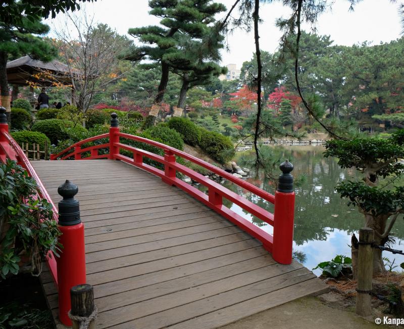 Shukkei-en Garden (Hiroshima), Japanese style bridge