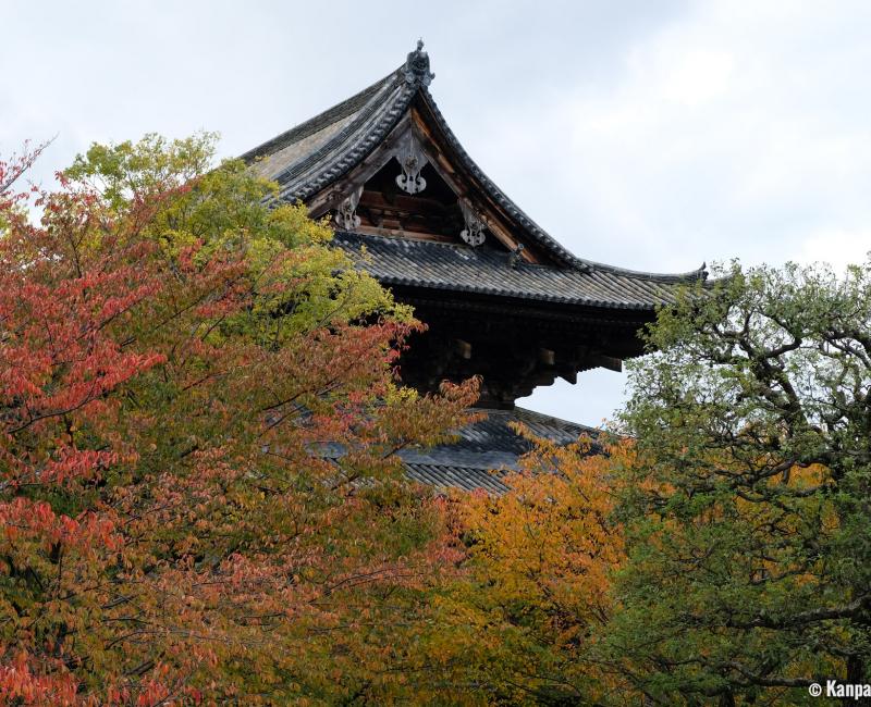 To-ji in Kyoto, temple at the beginning of autumn To-ji in Kyoto, temple at the beginning of autumn