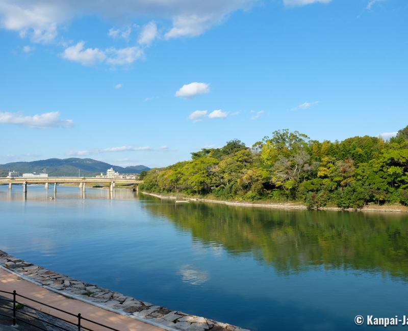 Okayama, Ishiyama Park along the Asahi-gawa River Okayama, Ishiyama Park along the Asahi-gawa River