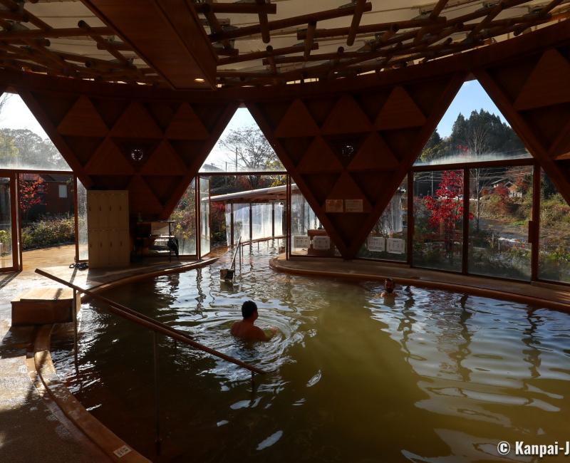 Mixed bath at Kur Park in Nagayu Onsen (Oita) Mixed bath at Kur Park in Nagayu Onsen (Oita)