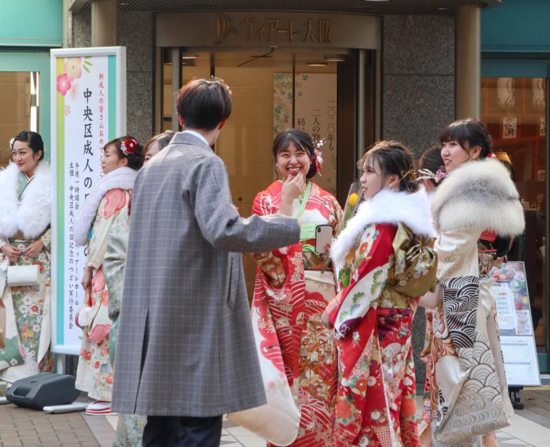 Young Japanese women wearing furisode kimono for Seijin no Hi 8