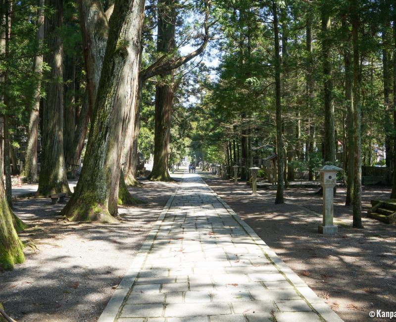 Okuno-in Cemetery in Koya-san 5