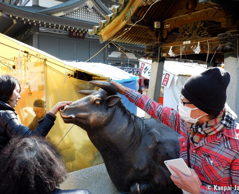 Yushima Tenman-gu, Statue of Tenjin's messenger ox