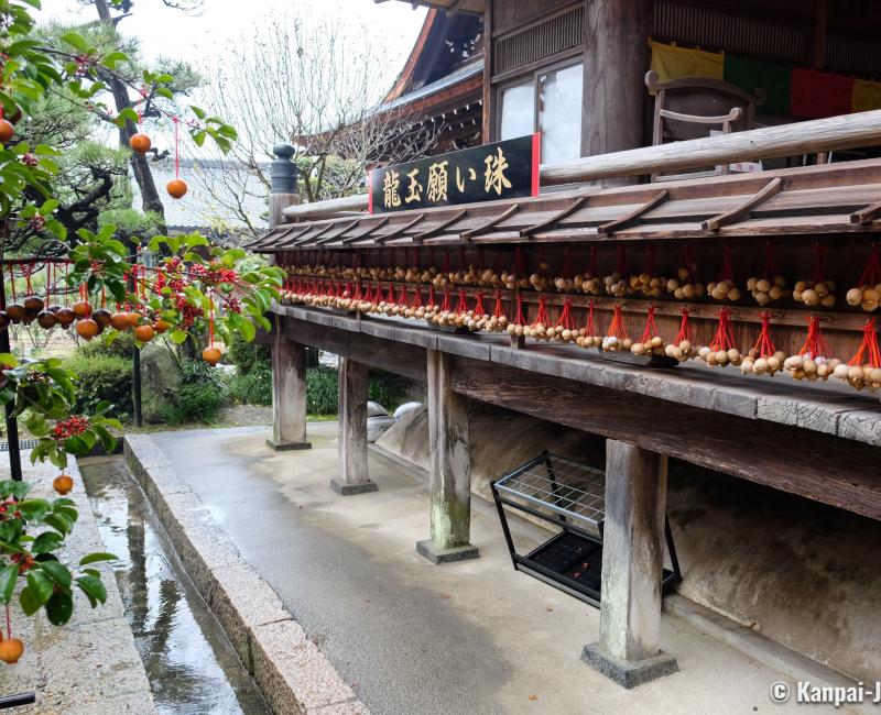 Oka-dera (Asuka), Dragonballs or balls to make a wish