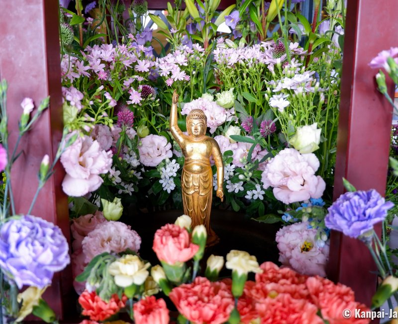 Nishiarai Daishi (Tokyo), Statue of Shaka Nyorai at birth for Hana Matsuri