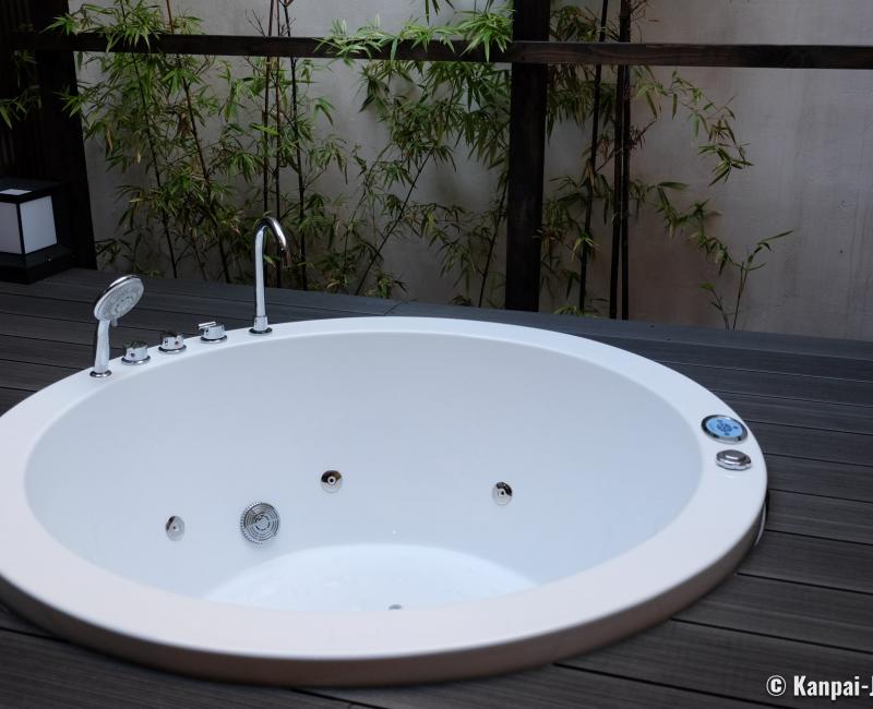 Shiki Suites Hotel (Kyoto), Room with an open air Jacuzzi Shiki Suites Hotel (Kyoto), Room with an open air Jacuzzi
