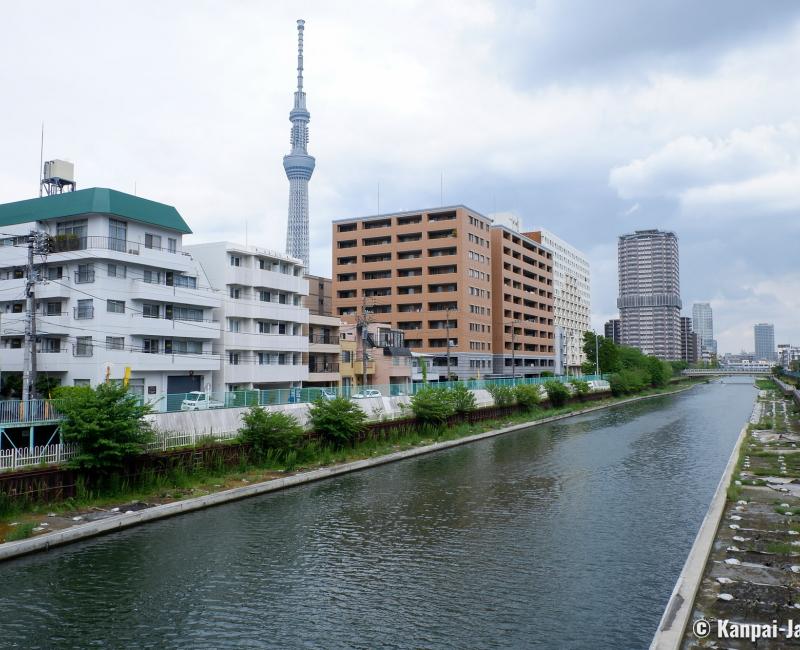 Koto-ku (Tokyo), Waterway in Kameido and view on Tokyo SkyTree