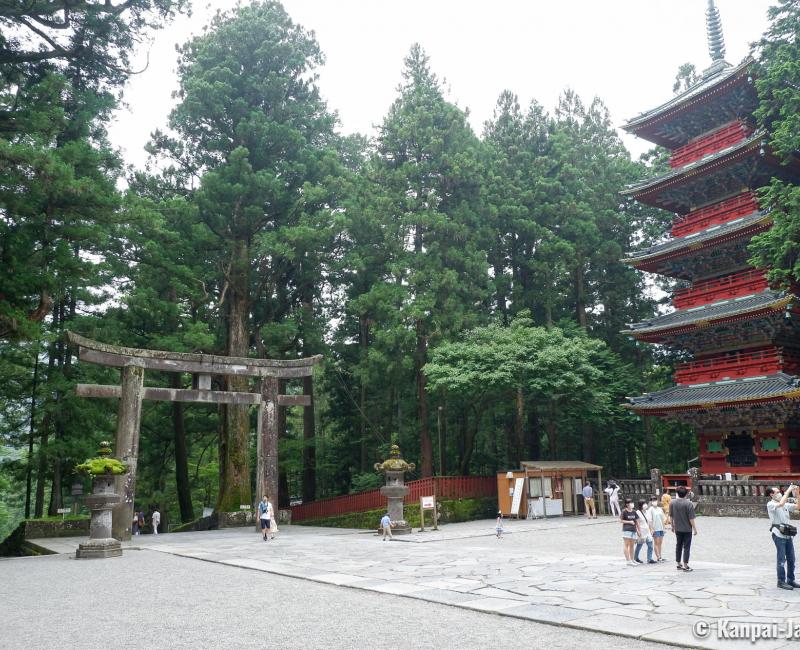 Toshogu (Nikko), Great torii gate and Gojunoto Five-story pagoda