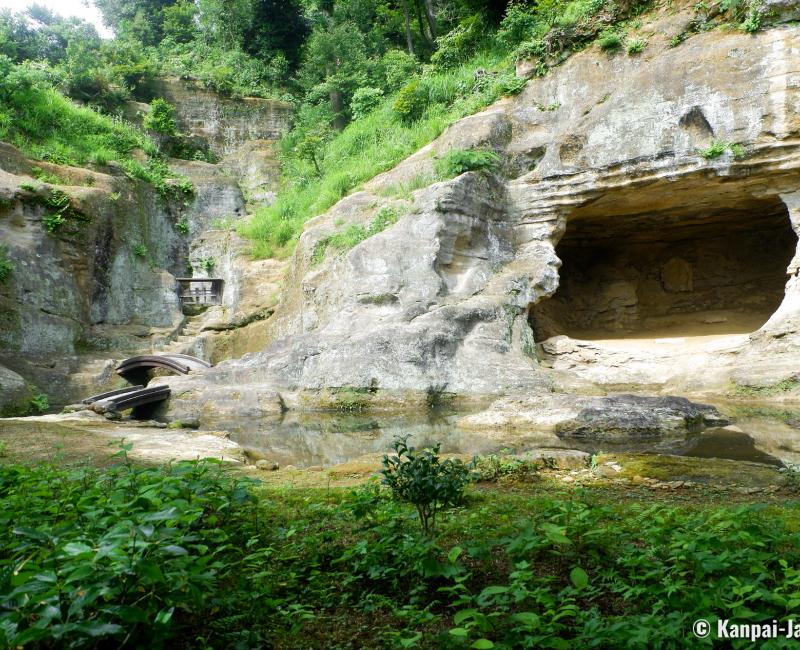Zuisen-ji (Kamakura), Tennyodo Cave and Choseichi Pond