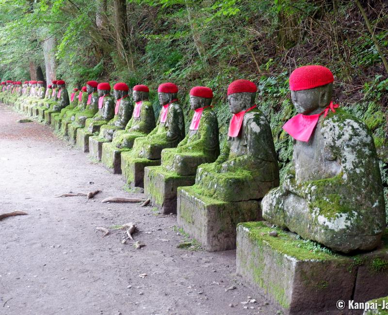 Kanmangafuchi Abyss (Nikko), Line of Jizo statues (Narabi Jizo or Bake Jizo) 2