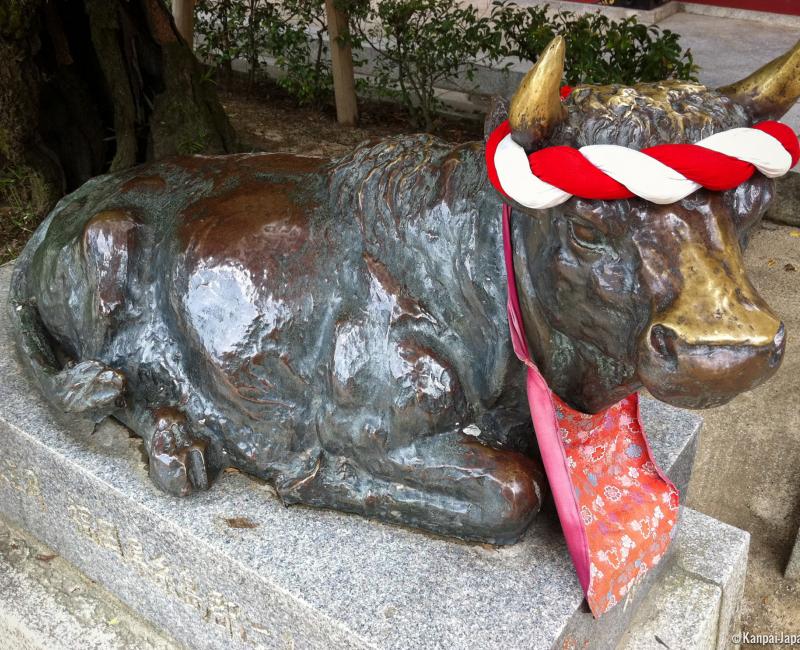 Dazaifu (Kyushu), Statue of the Shingyu ox in Tenman-gu shrine