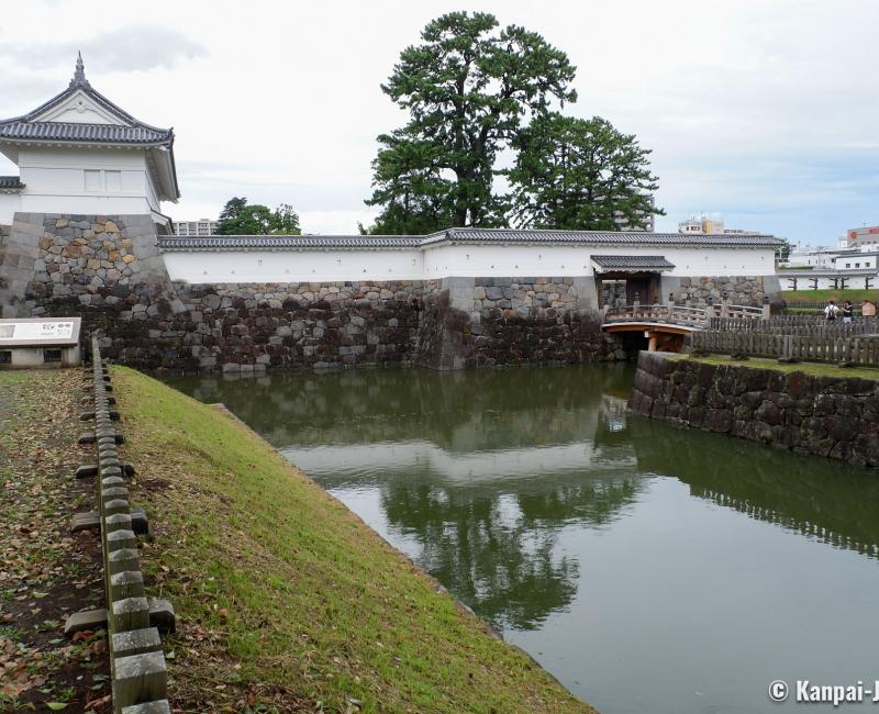 Odawara, View on Sumiyoshi bridge at the entrance of the castle's park Odawara, View on Sumiyoshi bridge at the entrance of the castle's park