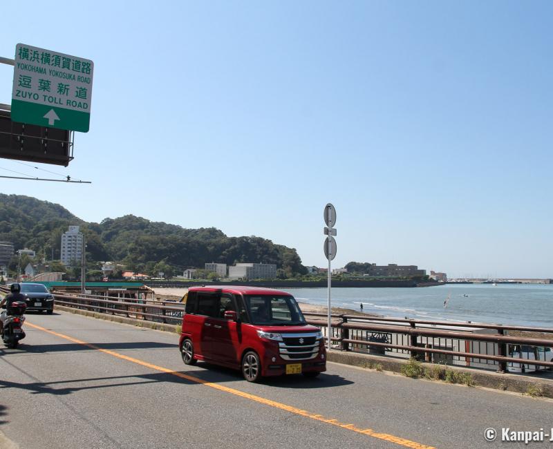 Zushi, Road and main beach