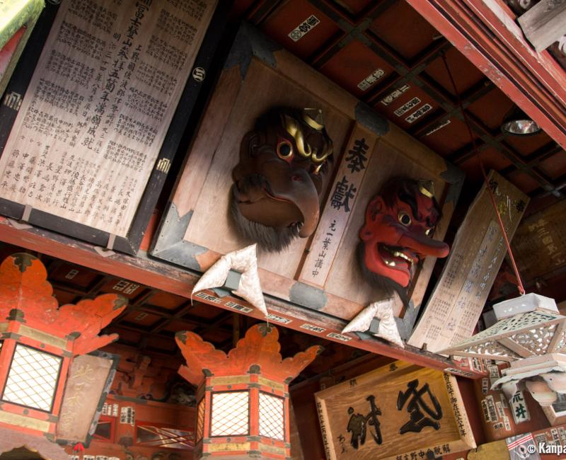 Kitaguchi Hongu Fuji Sengen (Fujiyoshida), Tengu masks on the main hall Kitaguchi Hongu Fuji Sengen (Fujiyoshida), Tengu masks on the main hall