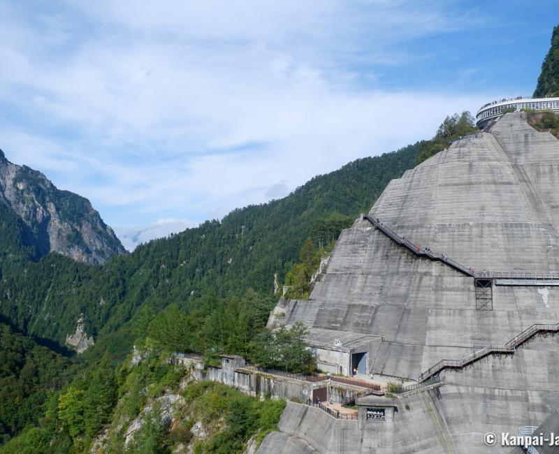 Kurobe Dam, Outdoor stairways to access the observation platforms