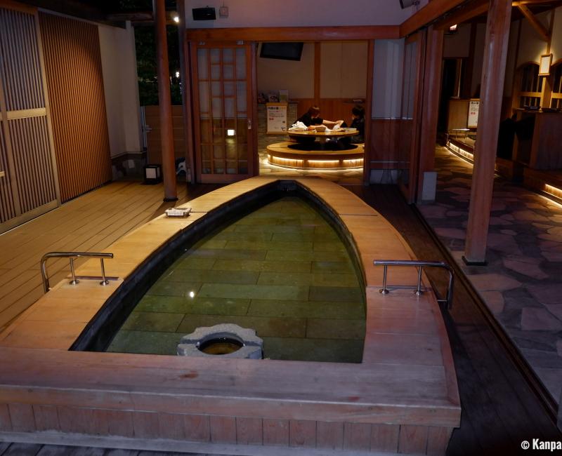 Ashiyu public foot bath in Awara Onsen (Fukui) 2