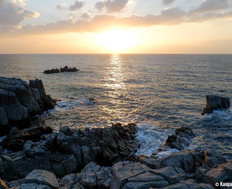 Sakai (Fukui), Sunset on Tojinbo cliffs