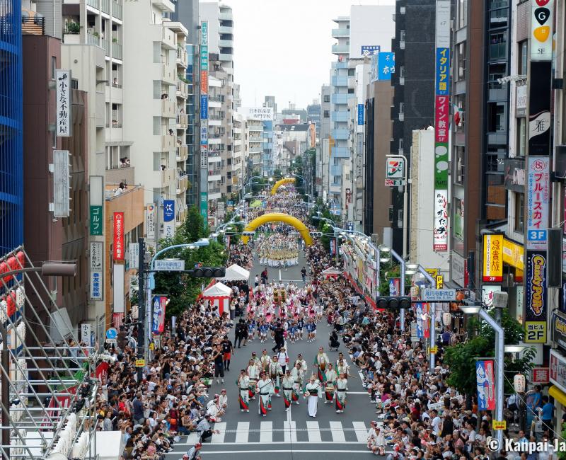 Koenji Awa-Odori (Tokyo), View on the dance festival from the station