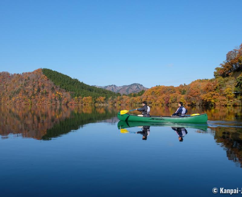 Oku Aizu (Kaneyama), Canoe ride on Lake Numazawa in autumn Oku Aizu (Kaneyama), Canoe ride on Lake Numazawa in autumn