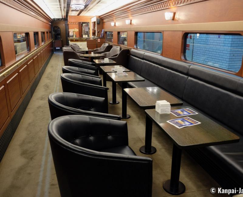 Blue Symphony (Kintetsu), Lounge area in the restaurant car in the middle of the train  Blue Symphony (Kintetsu), Lounge area in the restaurant car in the middle of the train