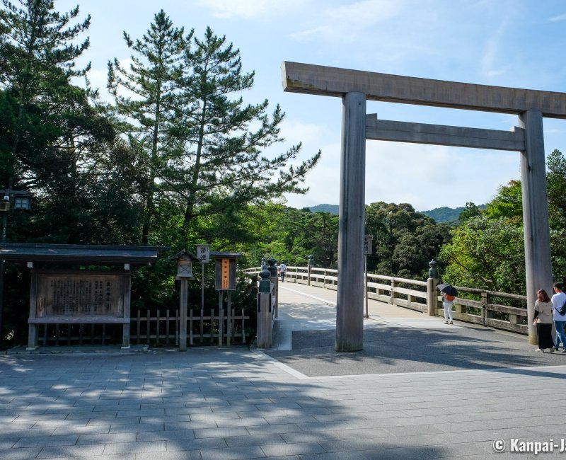 Ise Jingu, Torii gate on Ujibashi bridge at Naiku inner shrine (Kotai-jingu) Ise Jingu, Torii gate on Ujibashi bridge at Naiku inner shrine (Kotai-jingu)