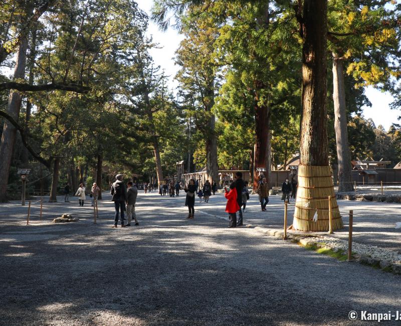 Ise Jingu, Geku outer shrine's grounds (Toyo'uke-daijingu)