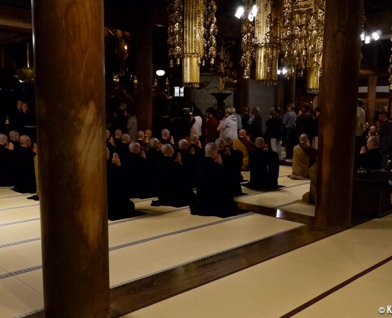 Eihei-ji (Fukui), Early morning prayer with the monks