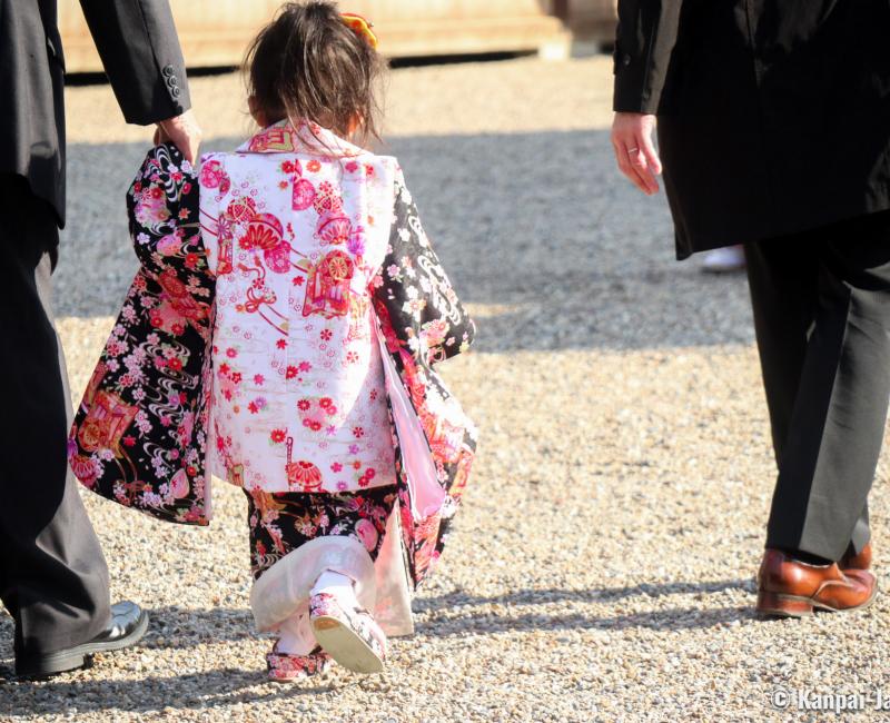Sumiyoshi Taisha (Osaka), Little girl wearing a kimono for Shichi-Go-San in November