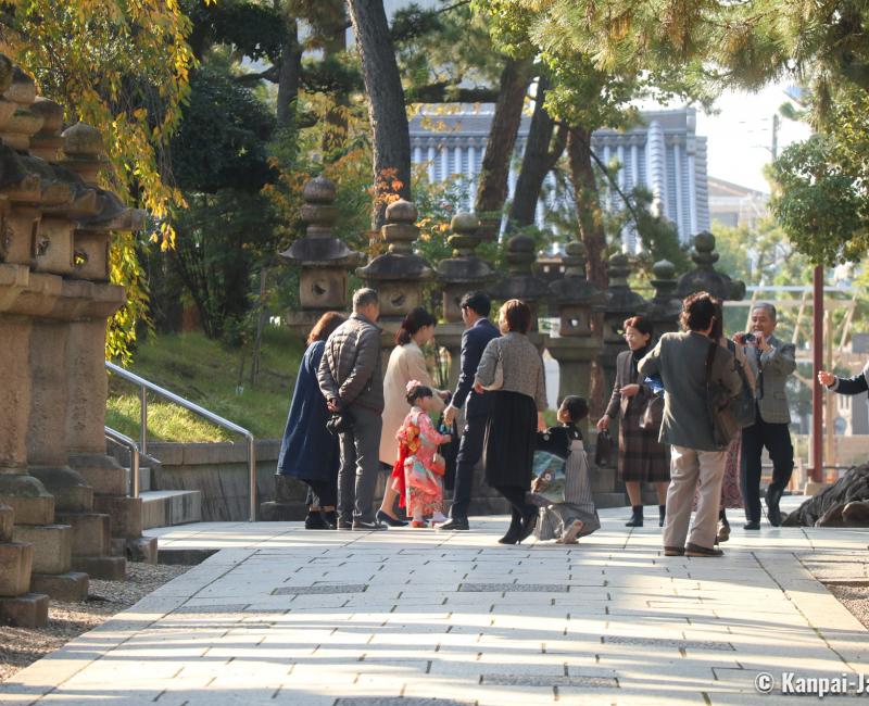 Sumiyoshi Taisha (Osaka), Japanese family celebrating Shichi-Go-San in November 3