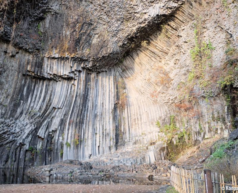 Genbudo Park (Kinosaki), Basalt rocks reflecting in a pond
