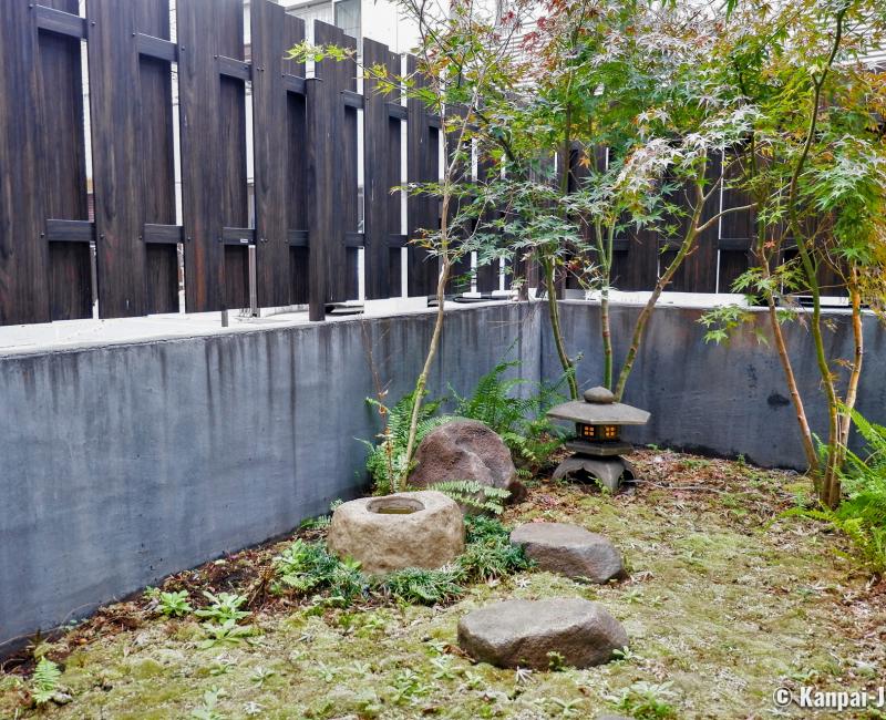 Yadoya, Japanese garden at the Higashi-Asakusa Rikyu House