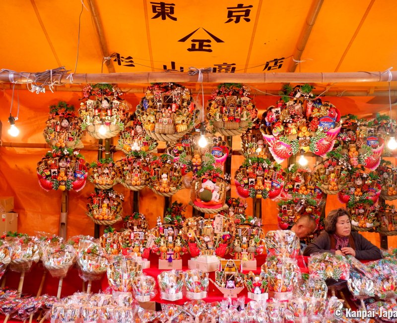 Myoho-ji (Fuji City), Stall selling Kumade lucky bamboo rakes during Bishamonten Taisai Festival Myoho-ji (Fuji City), Stall selling Kumade lucky bamboo rakes during Bishamonten Taisai Festival