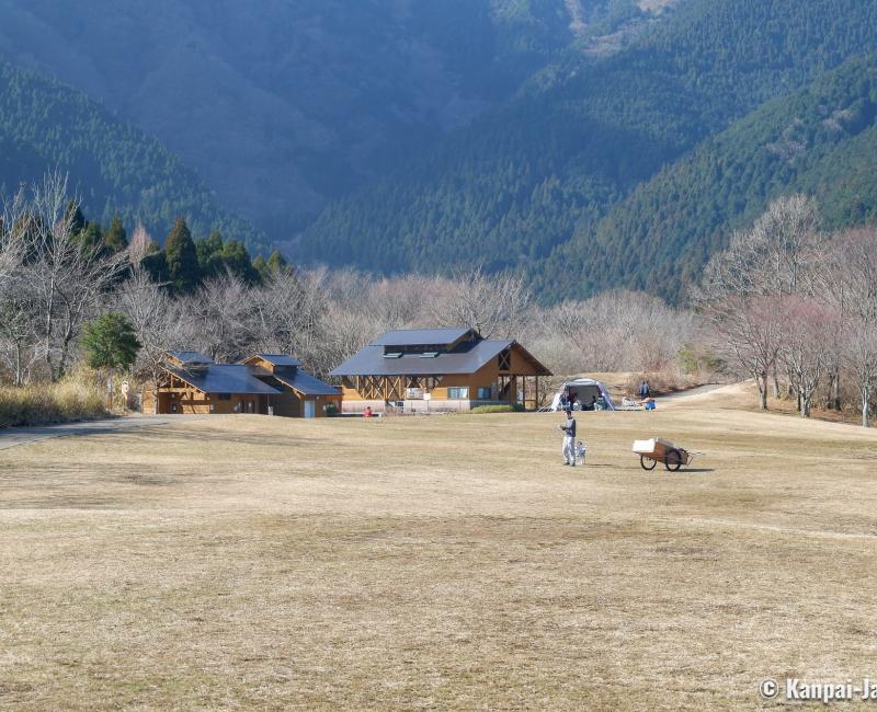 Lake Tanuki (Fujinomiya), Tents area in the camping site 2 Lake Tanuki (Fujinomiya), Tents area in the camping site 2