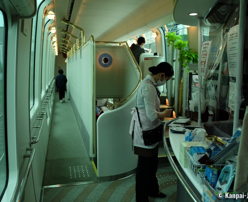 Premium Express Shimakaze, Counter in the dining car Premium Express Shimakaze, Counter in the dining car