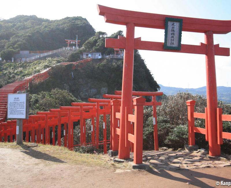 Motonosumi Inari Jinja (Chugoku), Overview of the torii gates tunnel Motonosumi Inari Jinja (Chugoku), Overview of the torii gates tunnel