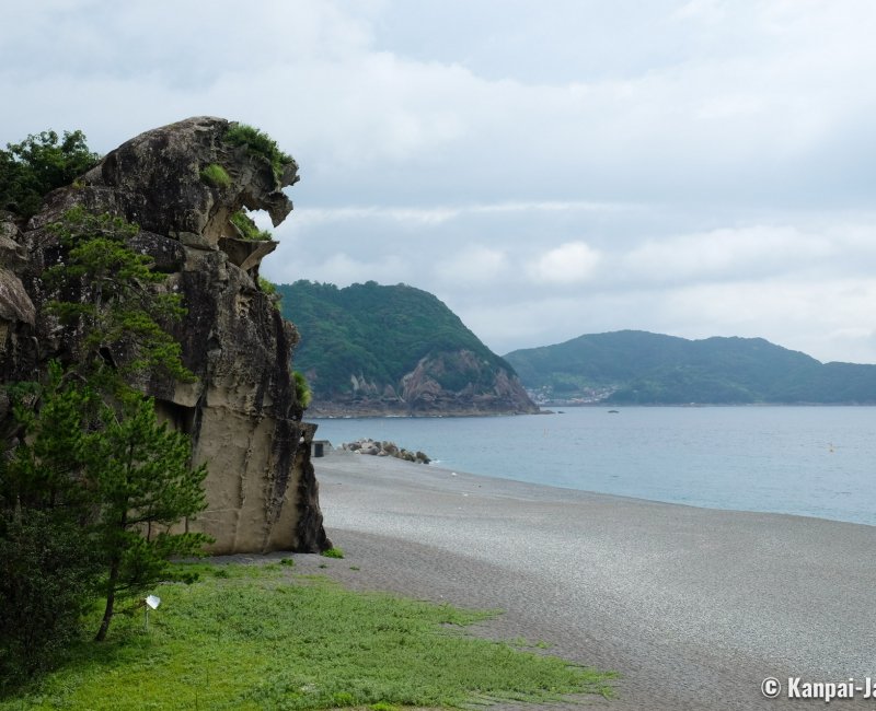 Kumano (Mie), Shishi-iwa Lion Rock on Shichiri-mihama beach