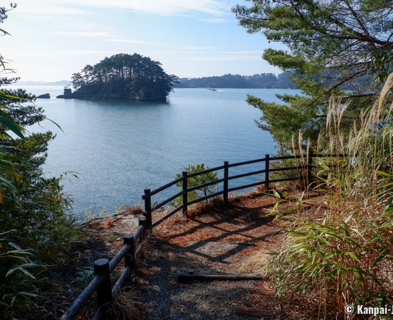 Matsushima, Walking path on Fukuurajima and view on the bay