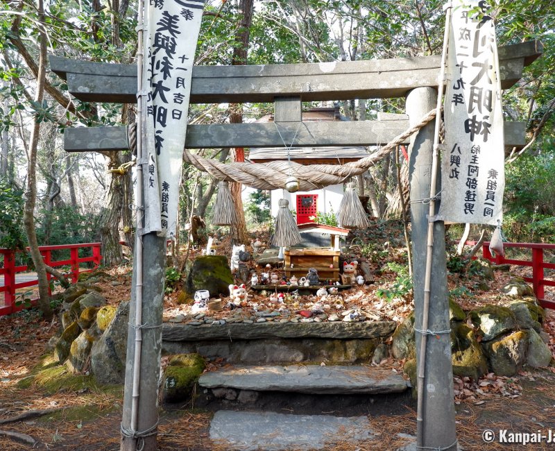 Tashirojima (Ishinomaki), Miyori Daimyojin cat shrine Tashirojima (Ishinomaki), Miyori Daimyojin cat shrine