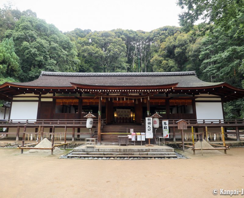 Ujigami-jinja, Haiden worshiping pavilion